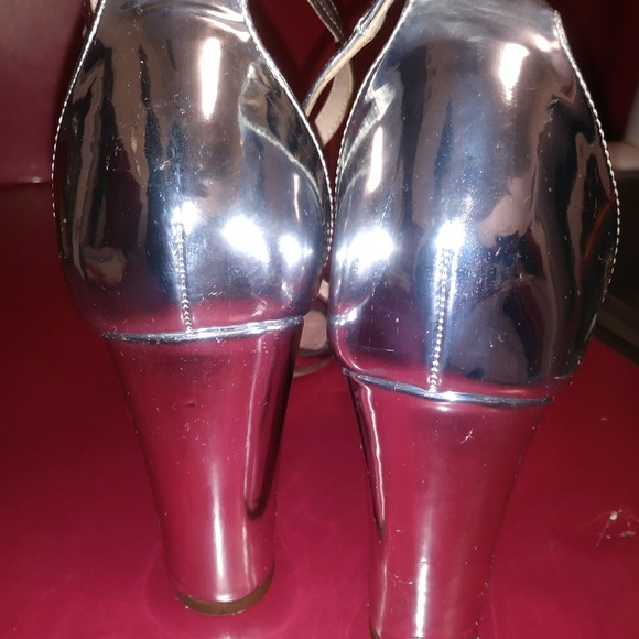 😭FINAL SALE!!😭 Silver Shoe - Picture 5 of 8